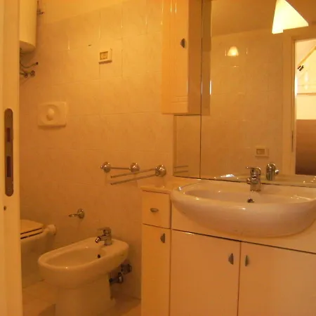 Tea Isola Dino - & - A Mare Otel 3*