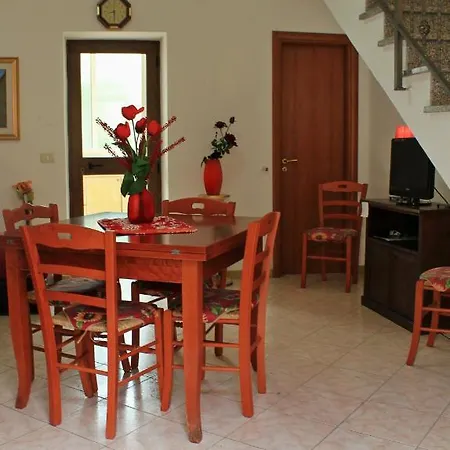 Tea Isola Dino - & - A Mare Otel 3*