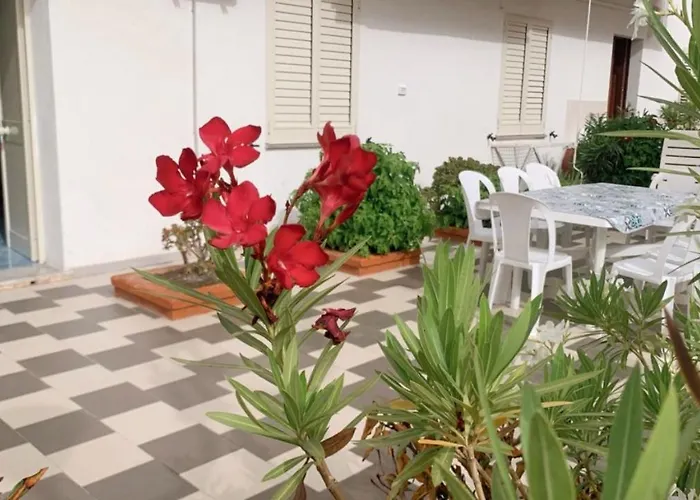 Tea Isola Dino - & - A Mare 3*